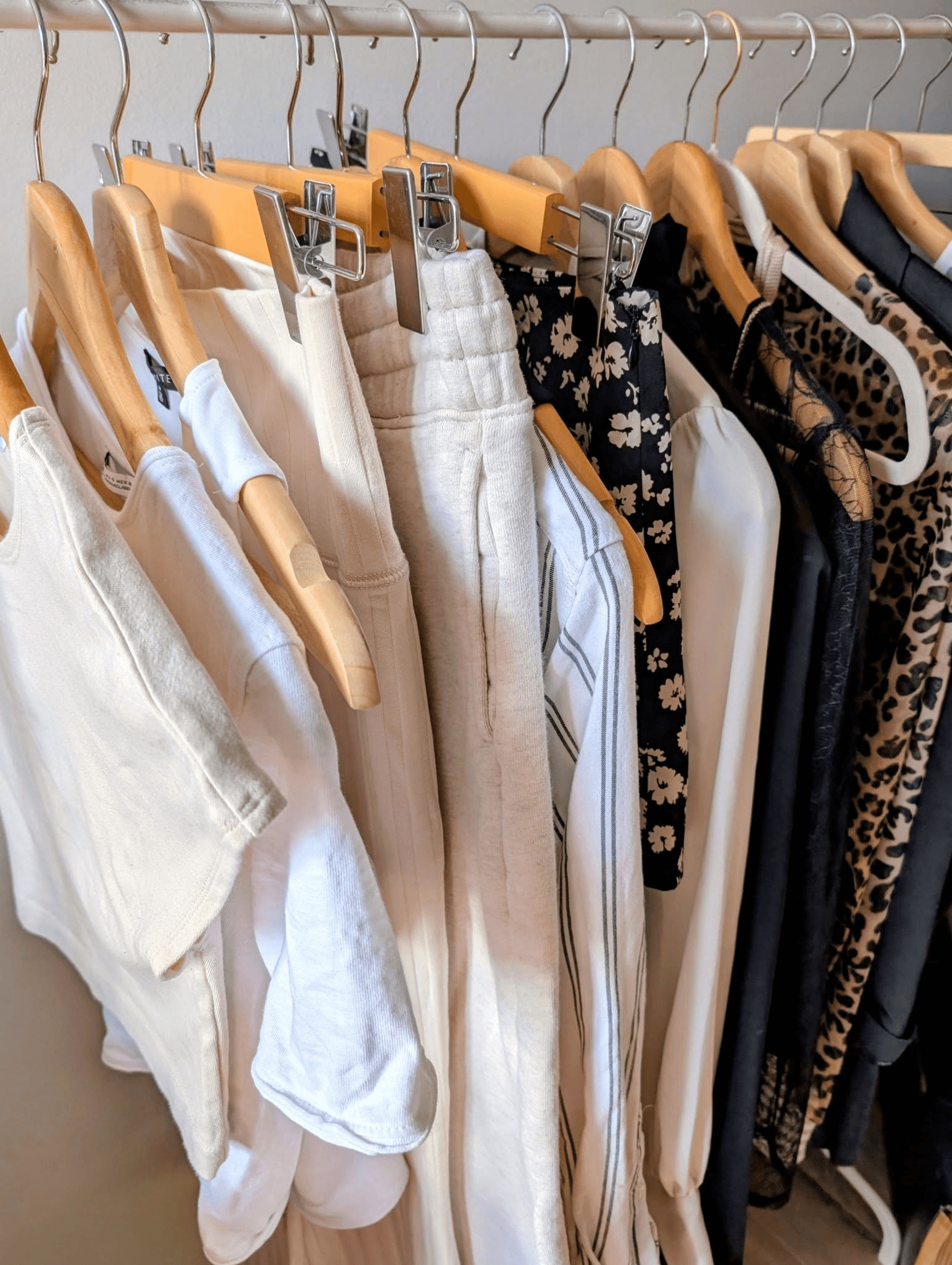 Friperie l'armoire rose photo