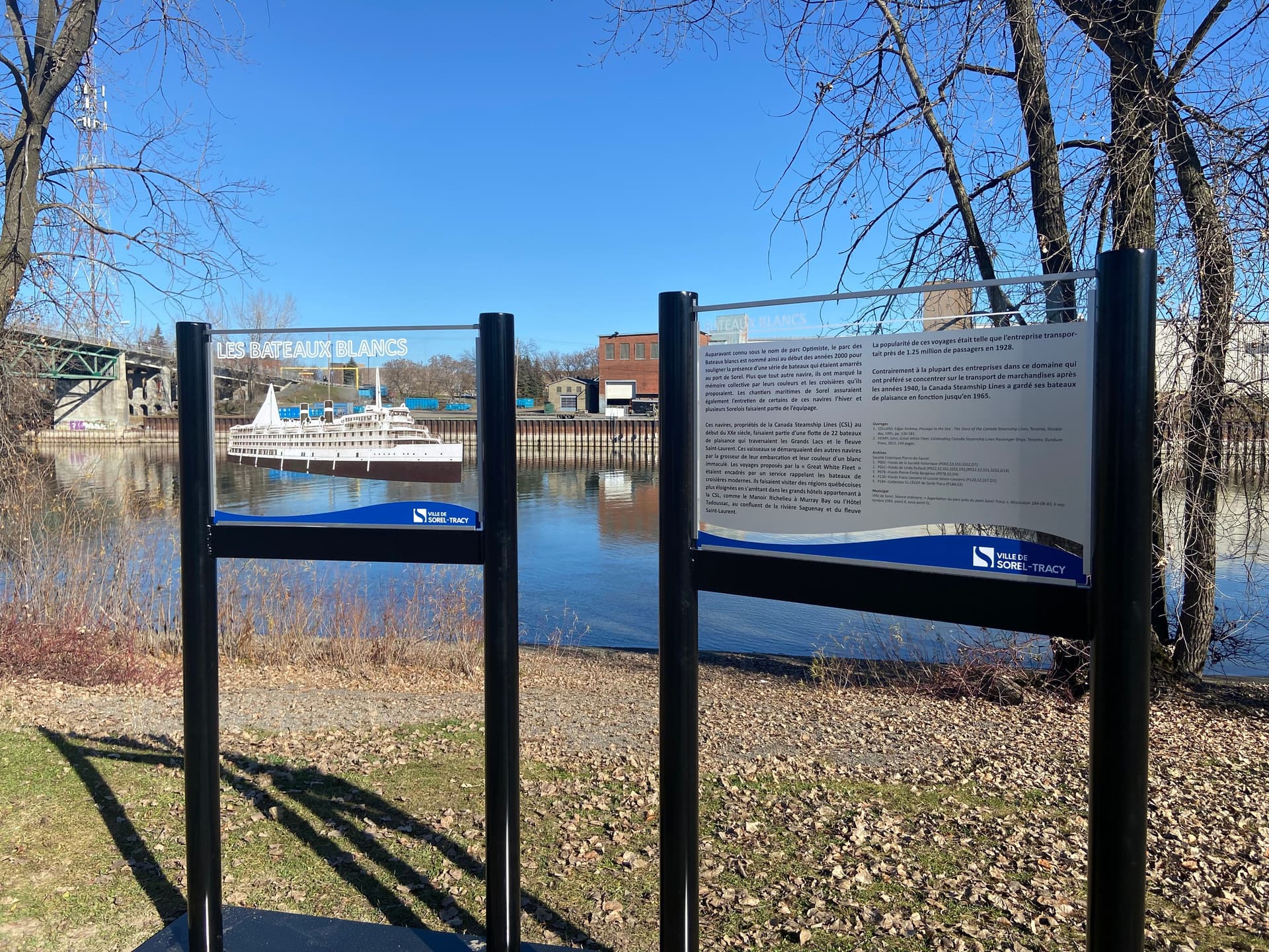 Parcs bateaux blancs